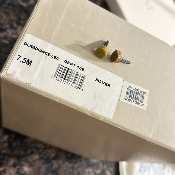 Glint Radiance Lea Silver W/Faux Diamond Accents Peep Toe Pump Heels 7.5 - Picture 9 of 9